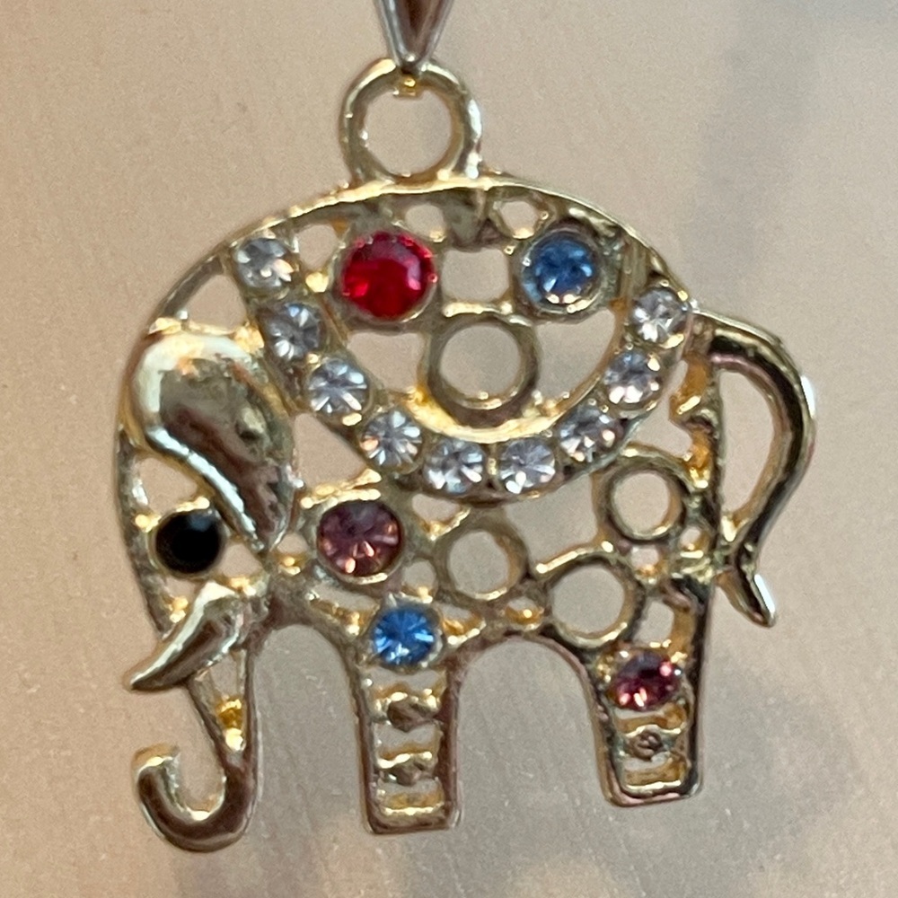 Good Luck Elegant Pendant 14k Plated Gold with Chain - Picture 3 of 10